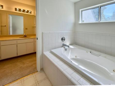 21330 Via Colombard Sonoma CA 95476