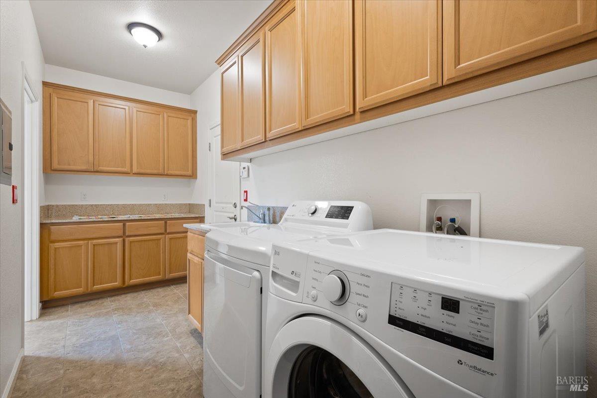 9240 Oak Trail Circle Santa Rosa CA 95409