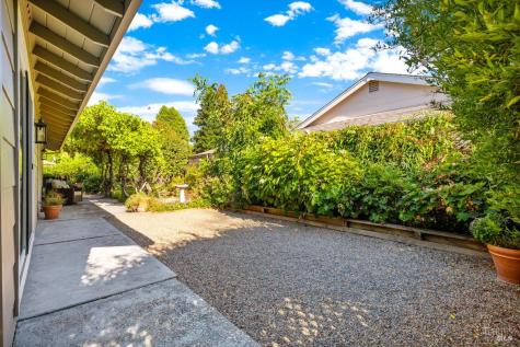 6440 Meadow Creek Lane Santa Rosa CA 95409