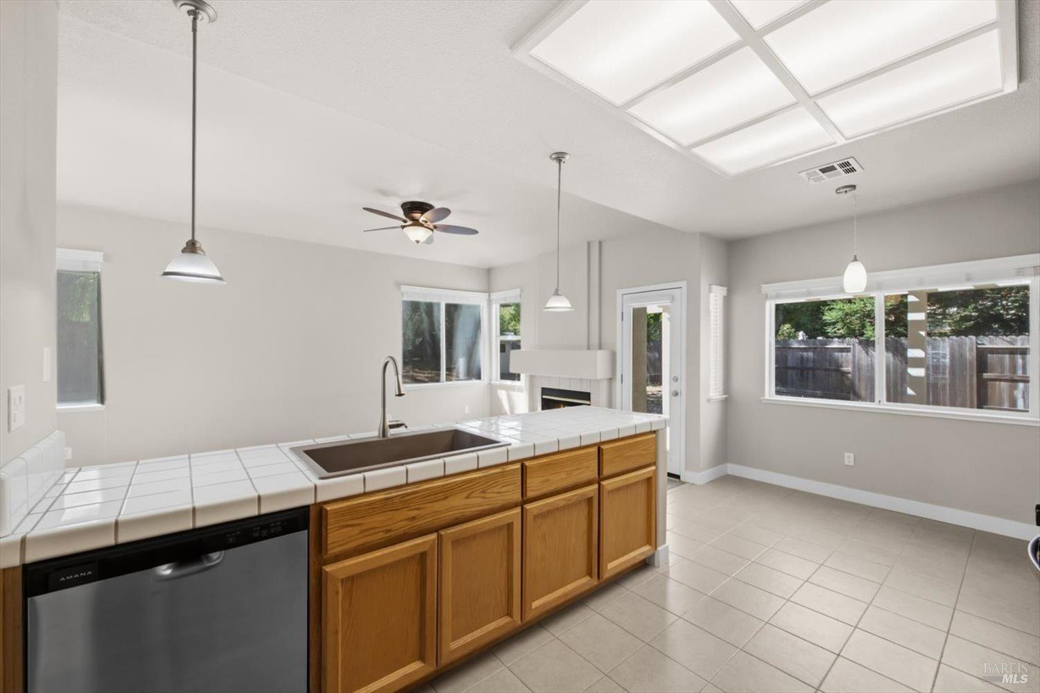 337 Sun Valley Way Vacaville CA 95688