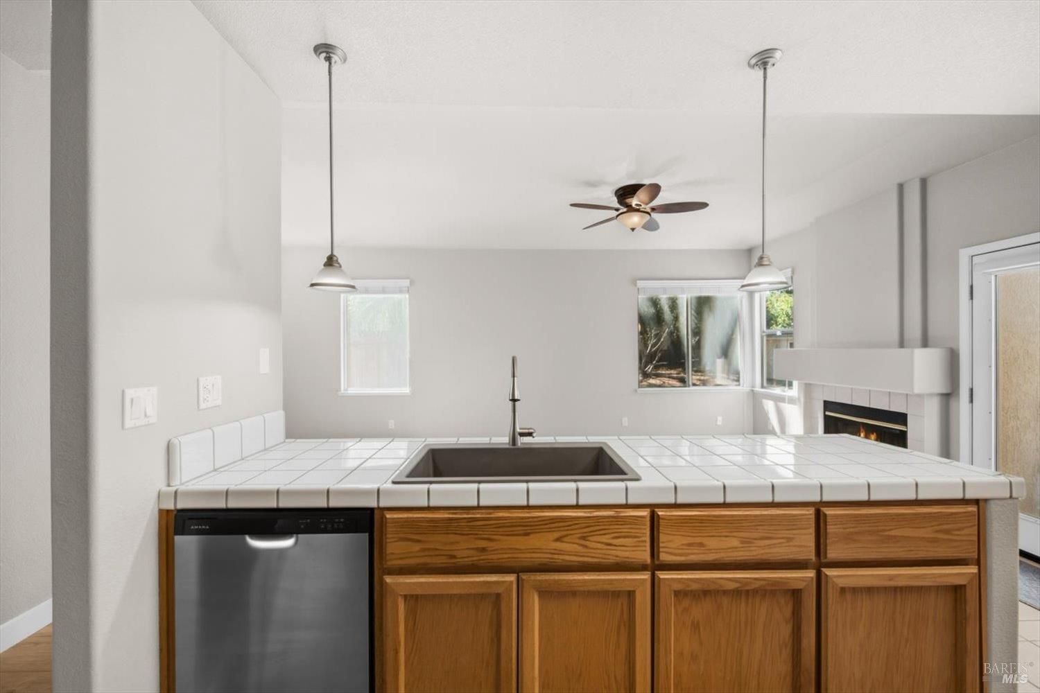 337 Sun Valley Way Vacaville CA 95688