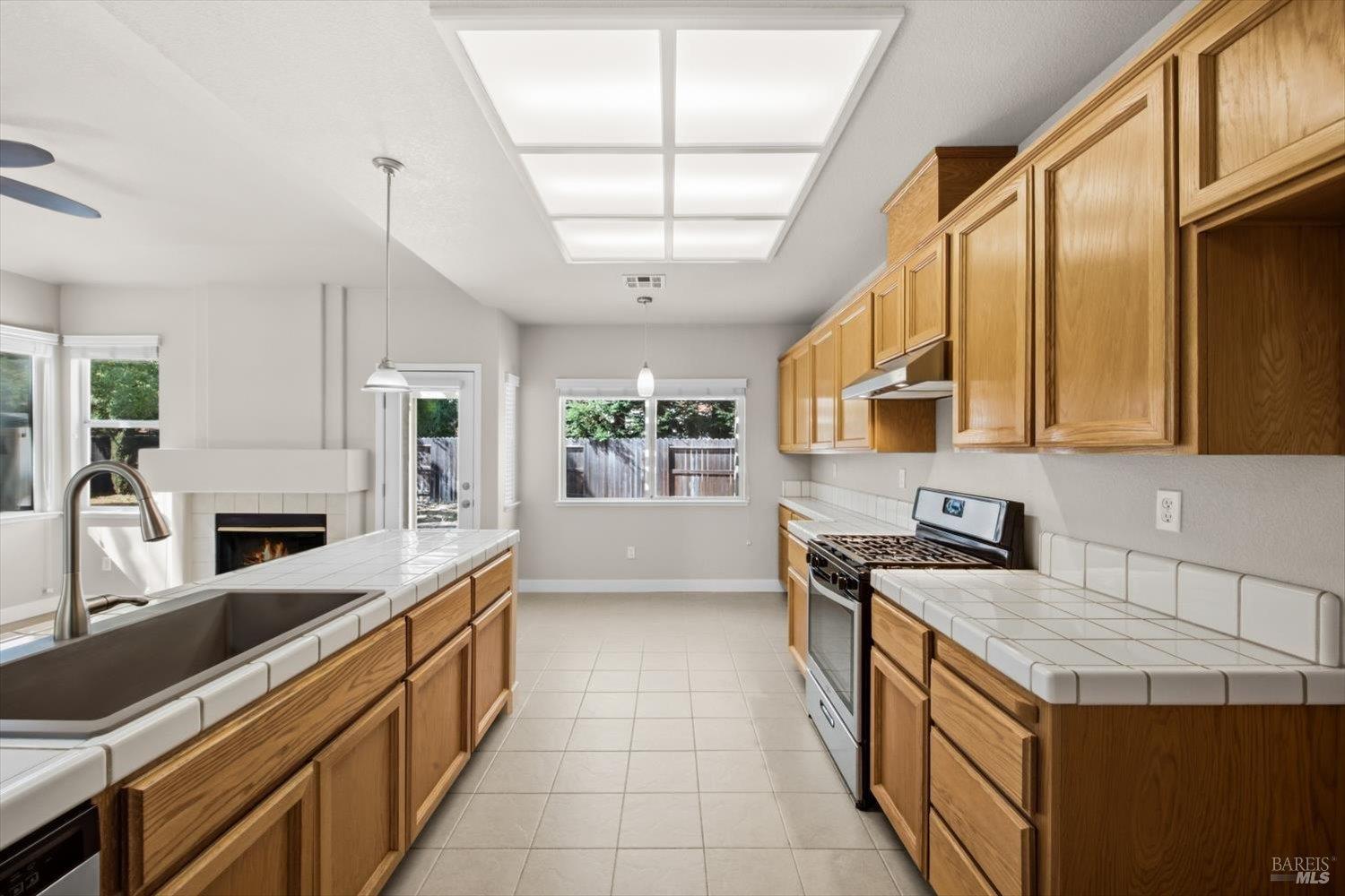 337 Sun Valley Way Vacaville CA 95688