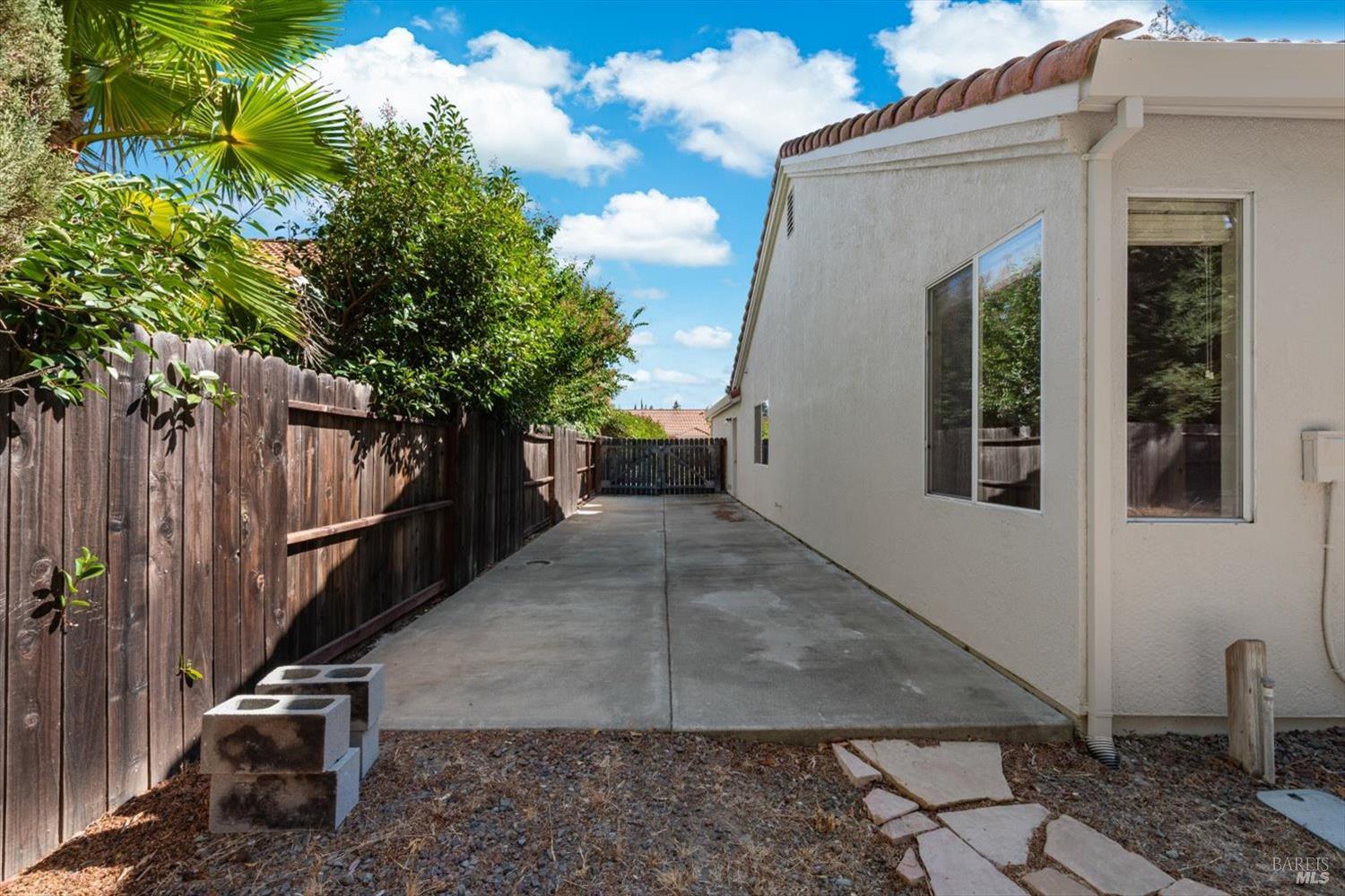 337 Sun Valley Way Vacaville CA 95688