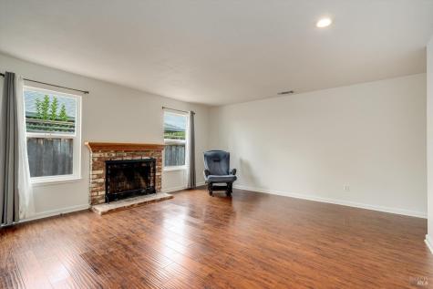 2076 Harrison Street Petaluma CA 94954
