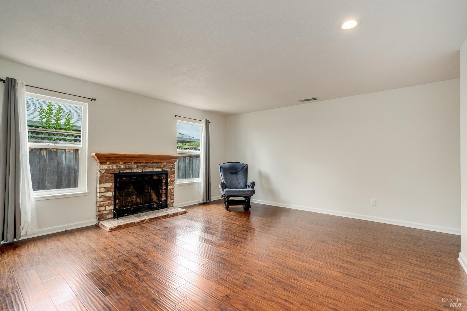 2076 Harrison Street Petaluma CA 94954