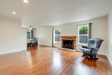 2076 Harrison Street Petaluma CA 94954