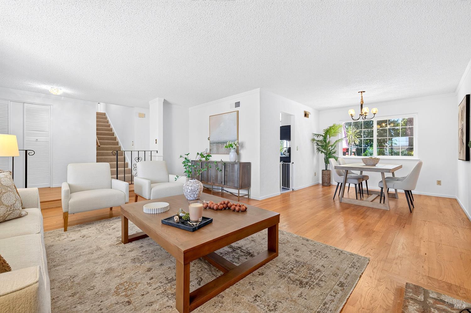 901 Catalpa Way Petaluma CA 94954
