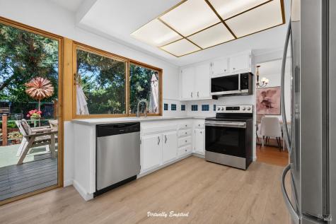 901 Catalpa Way Petaluma CA 94954