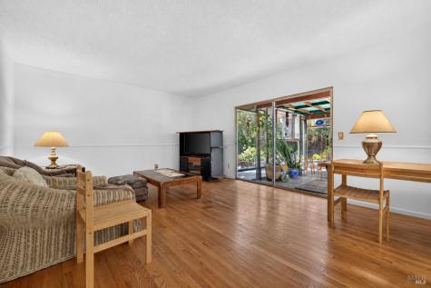 901 Catalpa Way Petaluma CA 94954