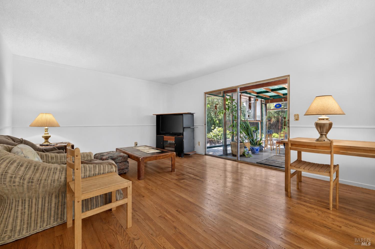 901 Catalpa Way Petaluma CA 94954