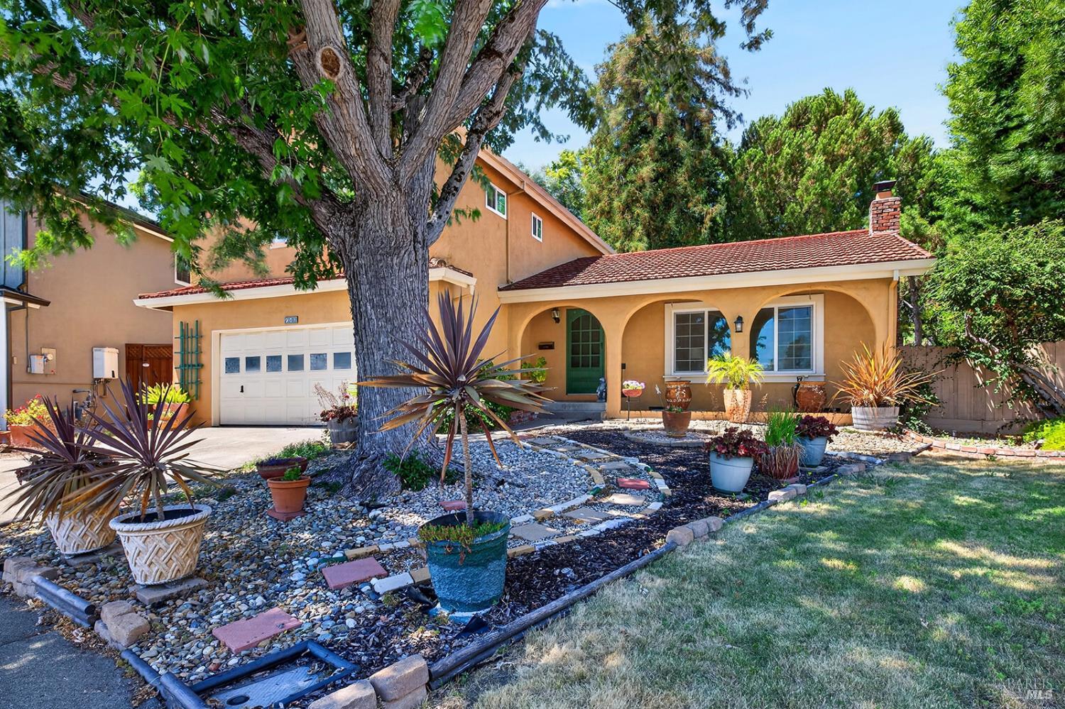 901 Catalpa Way Petaluma CA 94954