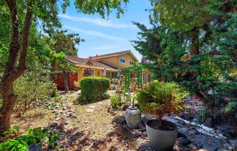 901 Catalpa Way Petaluma CA 94954