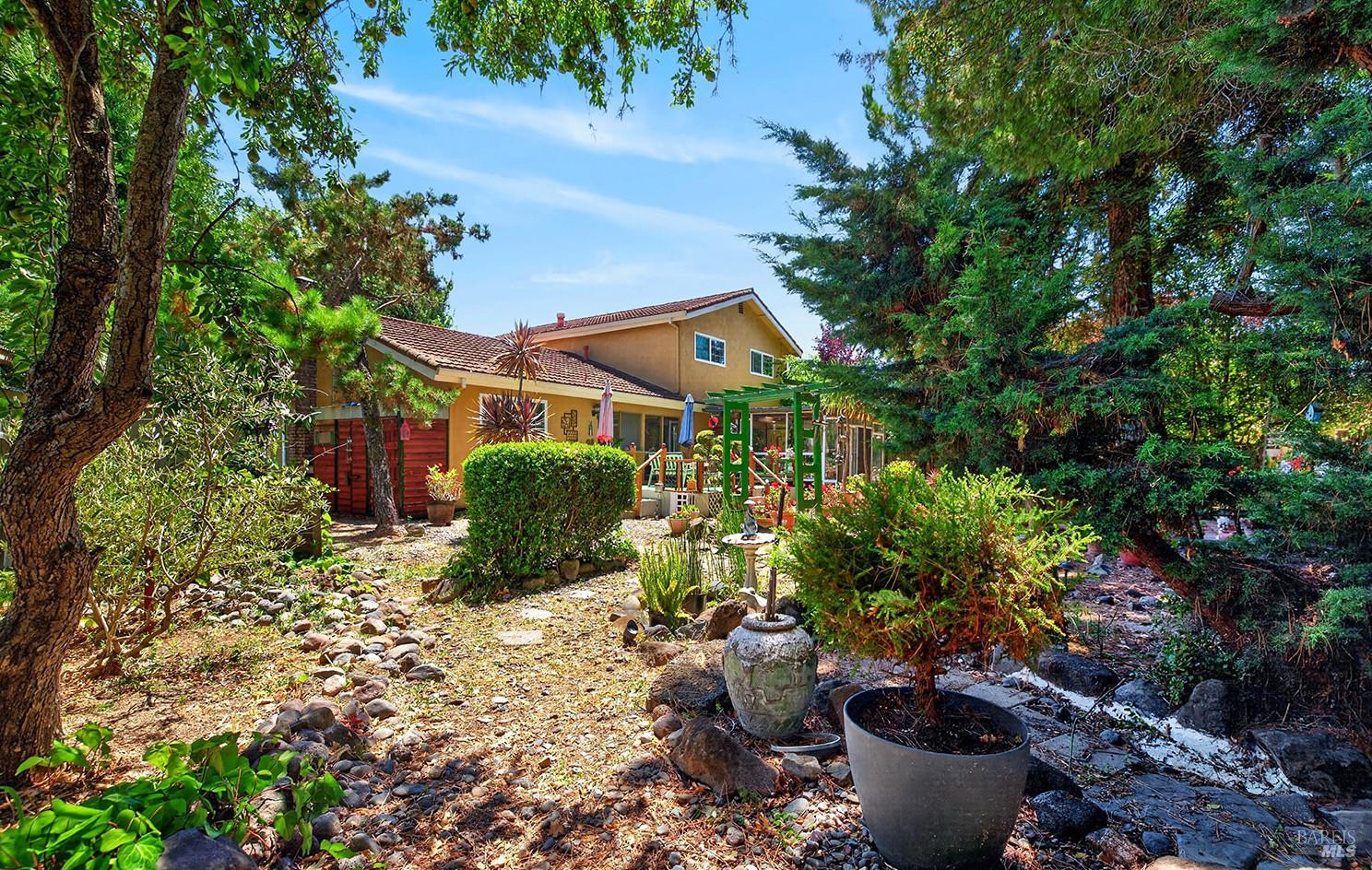 901 Catalpa Way Petaluma CA 94954