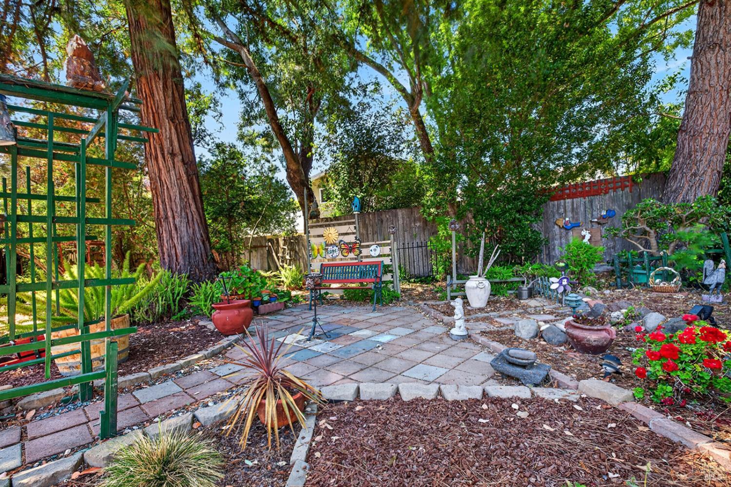 901 Catalpa Way Petaluma CA 94954