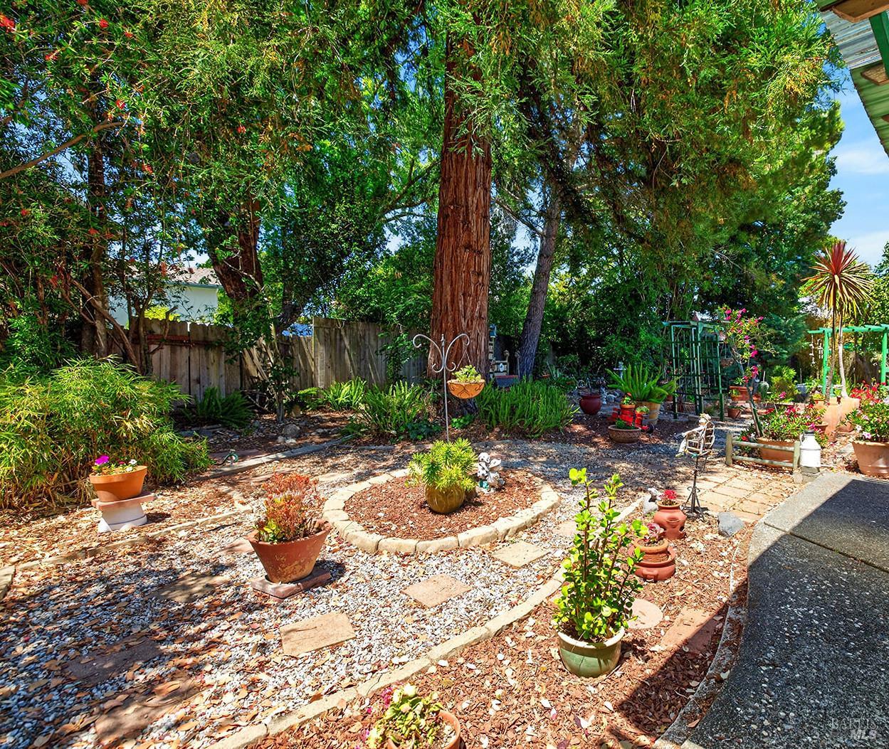 901 Catalpa Way Petaluma CA 94954