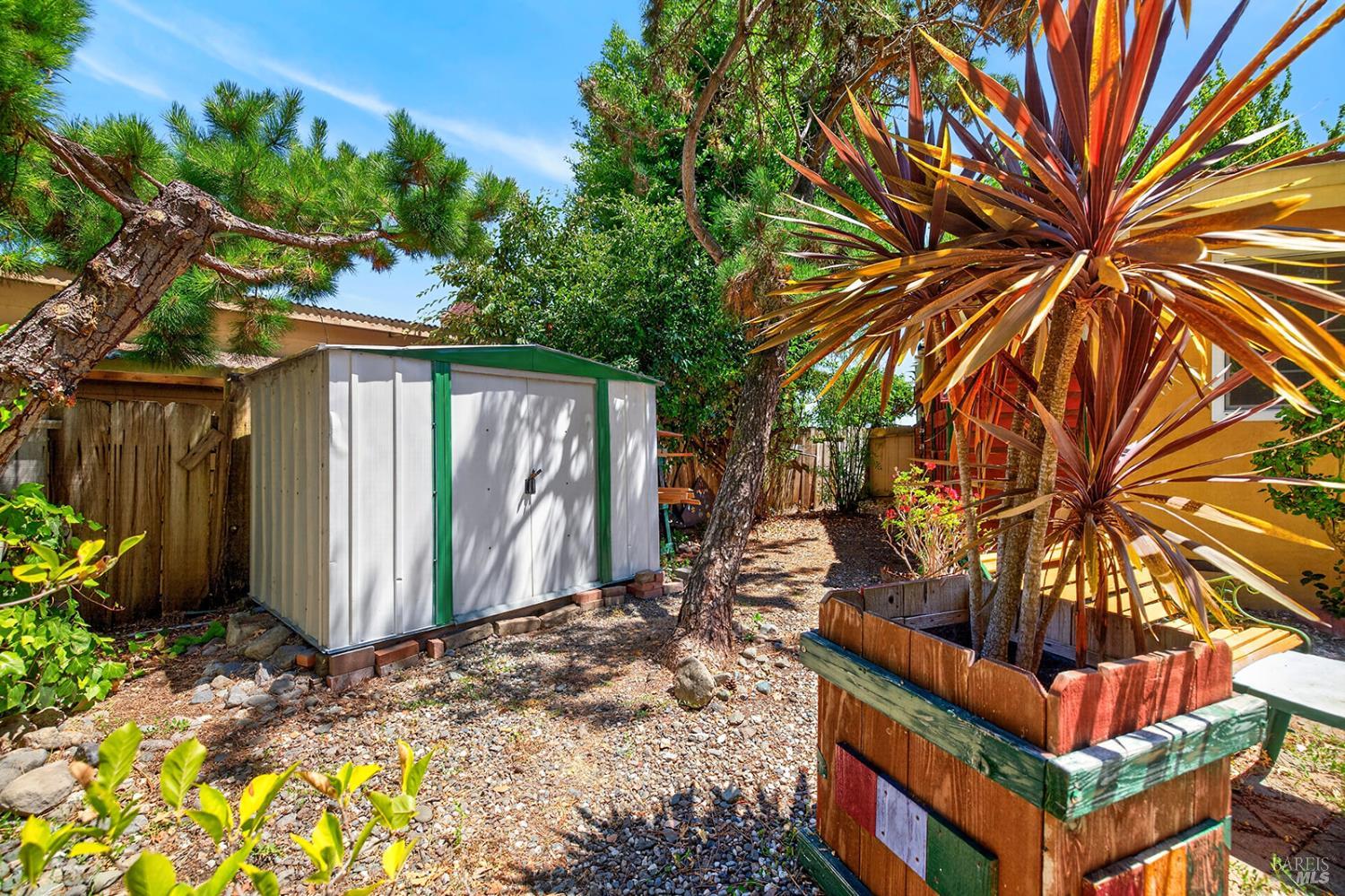 901 Catalpa Way Petaluma CA 94954