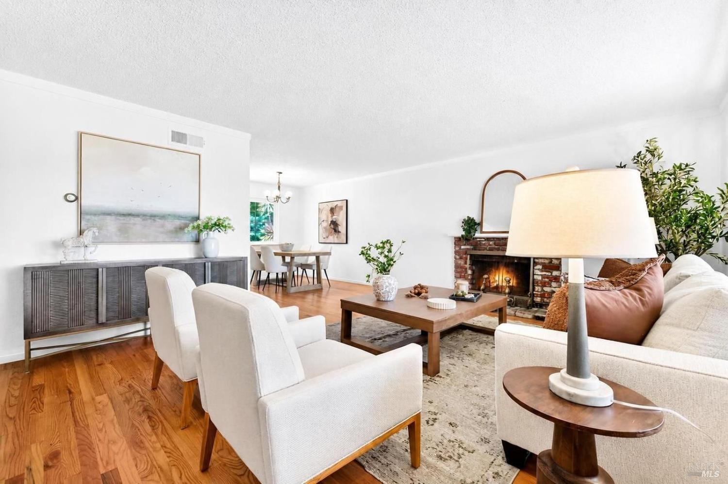 901 Catalpa Way Petaluma CA 94954