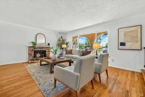 901 Catalpa Way Petaluma CA 94954