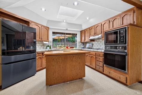 2591 Del Rosa Avenue Santa Rosa CA 95409