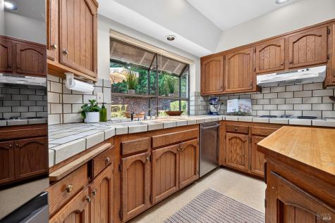 2591 Del Rosa Avenue Santa Rosa CA 95409