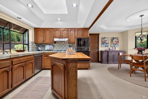2591 Del Rosa Avenue Santa Rosa CA 95409