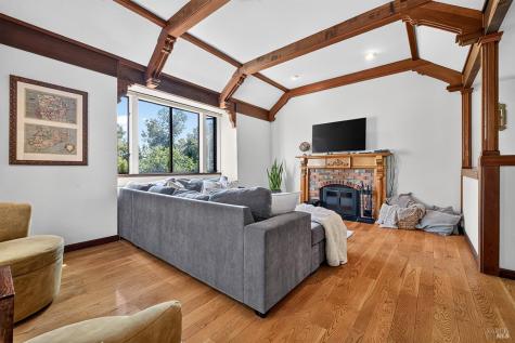 2591 Del Rosa Avenue Santa Rosa CA 95409
