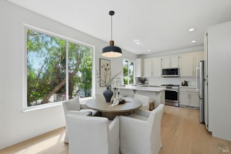 5682 Raters Drive Santa Rosa CA 95409