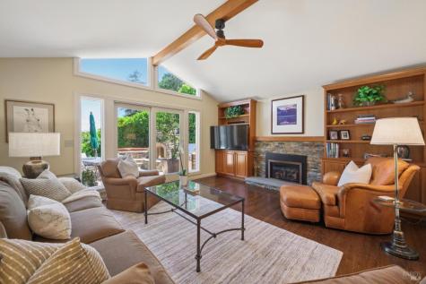 230 Corte Del Cerro Novato CA 94949