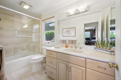 230 Corte Del Cerro Novato CA 94949