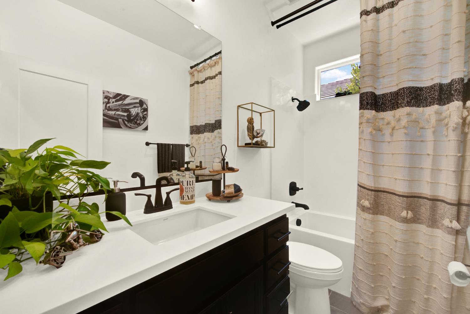 1416 Hammond Woodland CA 95776