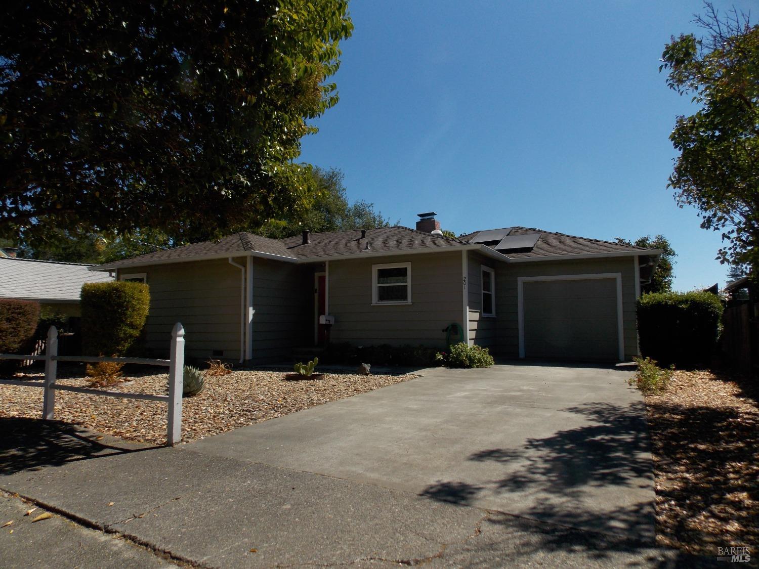 201 Champlain Avenue Cloverdale CA 95425