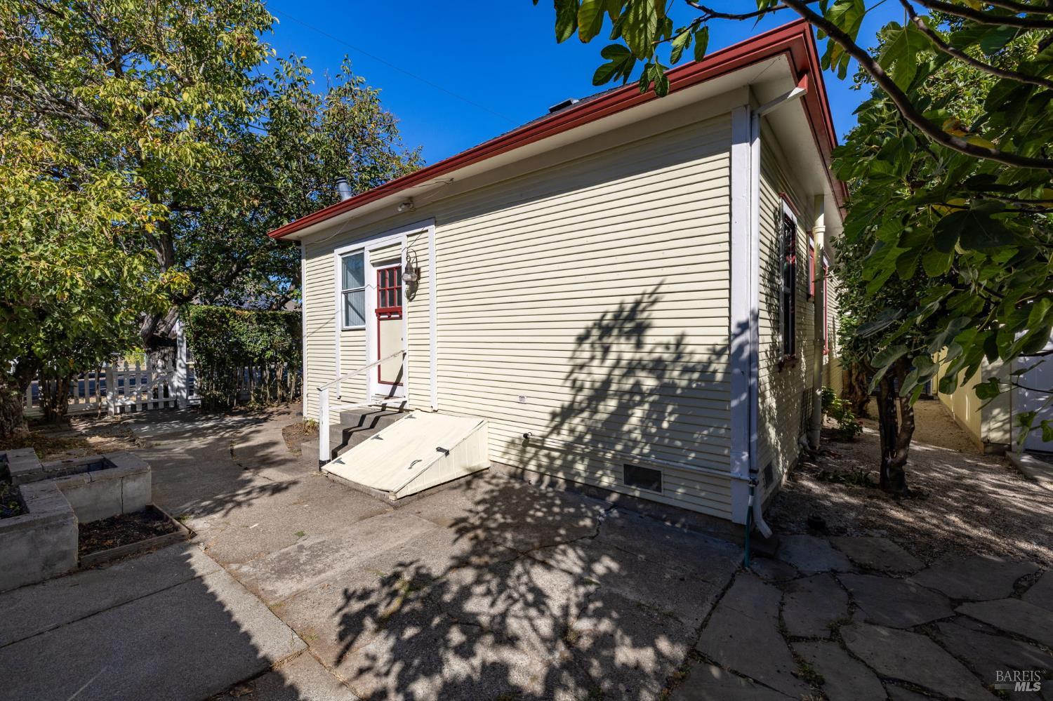 105 Garden Street Santa Rosa CA 95401