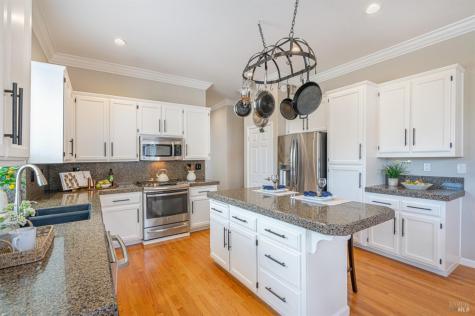 592 Peppertree Drive Windsor CA 95492