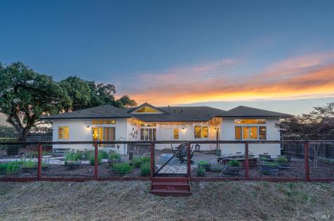 592 Peppertree Drive Windsor CA 95492