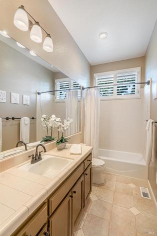 592 Peppertree Drive Windsor CA 95492