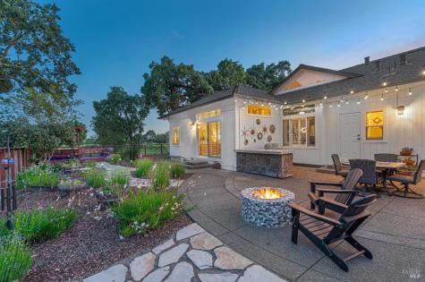 592 Peppertree Drive Windsor CA 95492