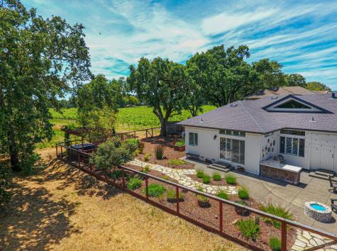 592 Peppertree Drive Windsor CA 95492