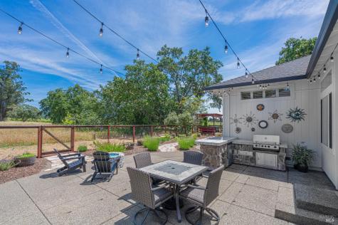 592 Peppertree Drive Windsor CA 95492