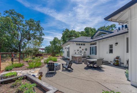 592 Peppertree Drive Windsor CA 95492