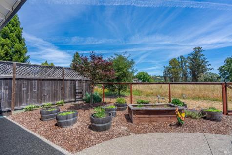 592 Peppertree Drive Windsor CA 95492