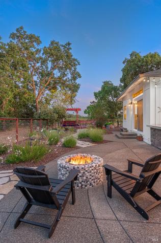 592 Peppertree Drive Windsor CA 95492