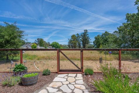 592 Peppertree Drive Windsor CA 95492