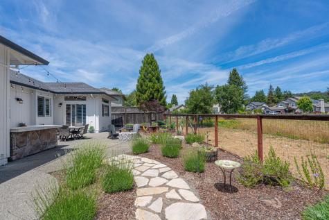 592 Peppertree Drive Windsor CA 95492
