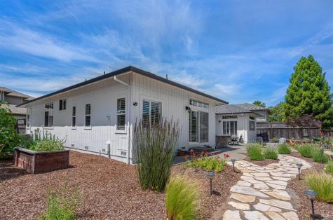 592 Peppertree Drive Windsor CA 95492