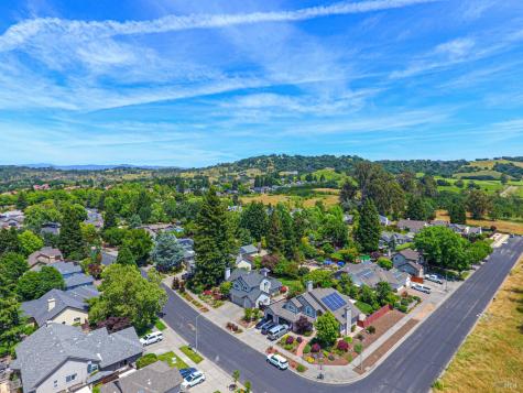 592 Peppertree Drive Windsor CA 95492
