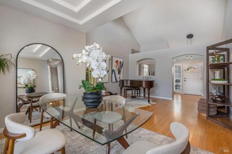 592 Peppertree Drive Windsor CA 95492