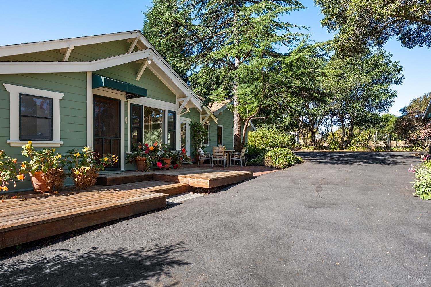 690 Palm Avenue Penngrove CA 94951