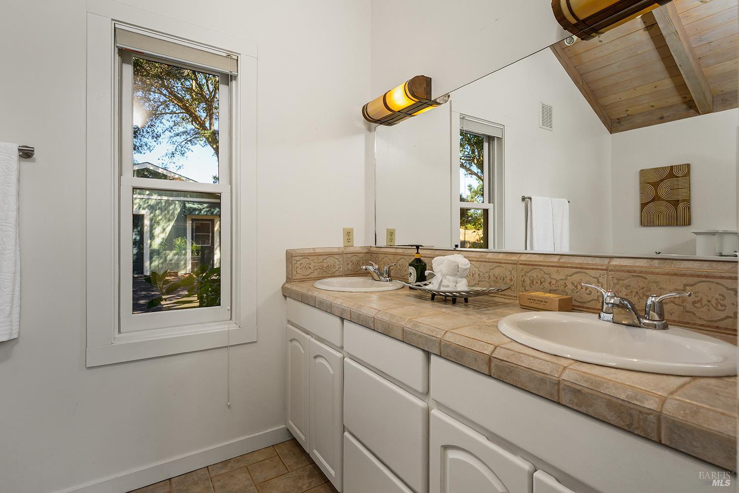 690 Palm Avenue Penngrove CA 94951