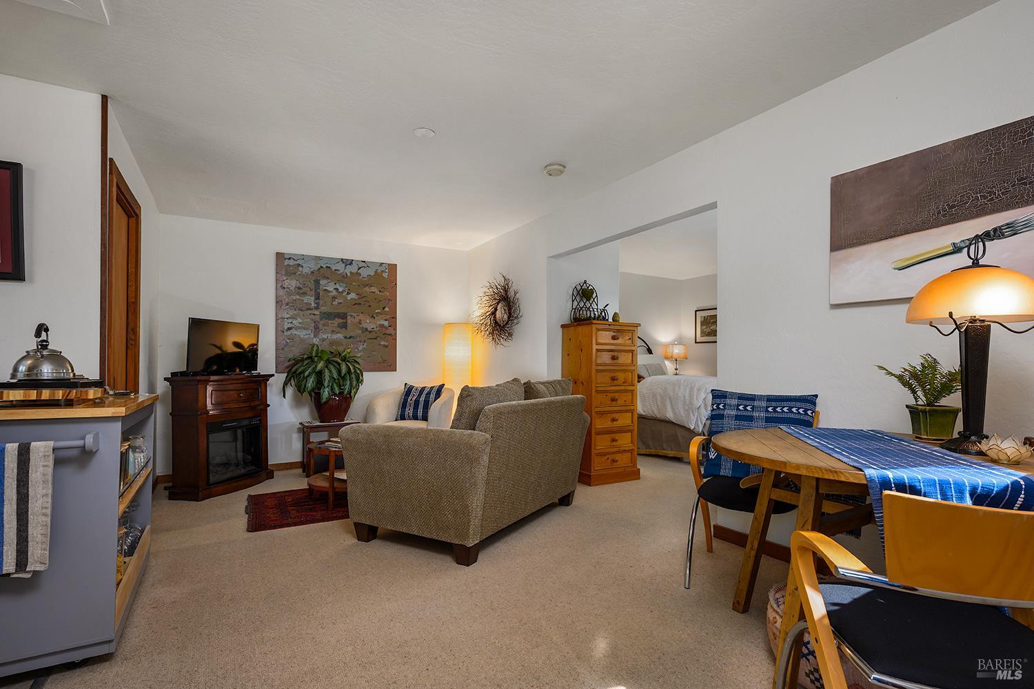 690 Palm Avenue Penngrove CA 94951