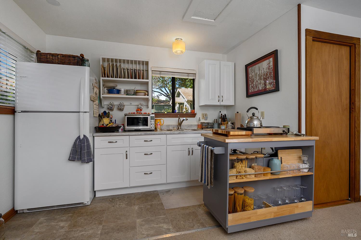 690 Palm Avenue Penngrove CA 94951